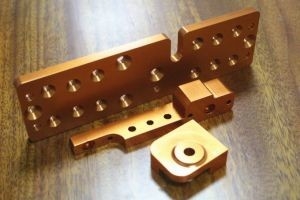 黄色い陽極酸化の金属の予備品、ステンレス鋼CNCの機械化の回転部品